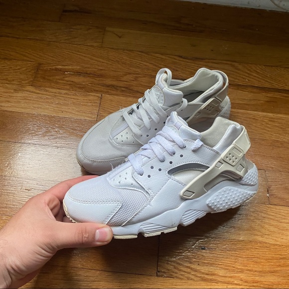 Nike Shoes - Women’s White Nike Huaraches